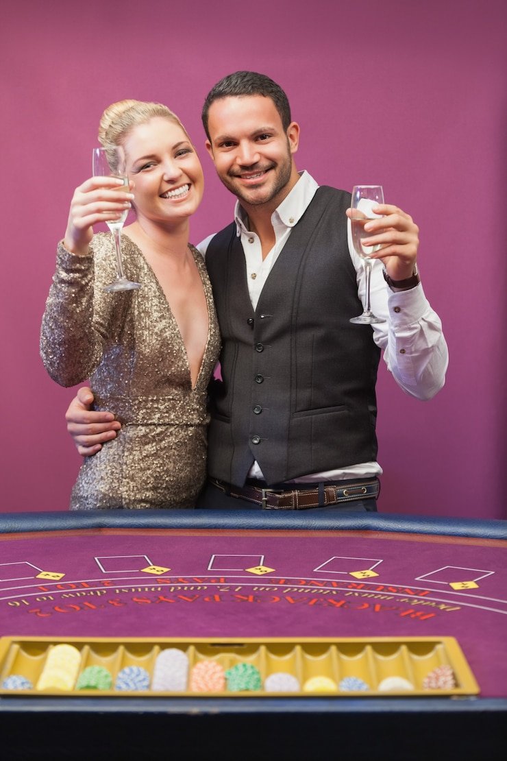 Dashboard kasino langsung edmtogel menampilkan meja blackjack dan roulette